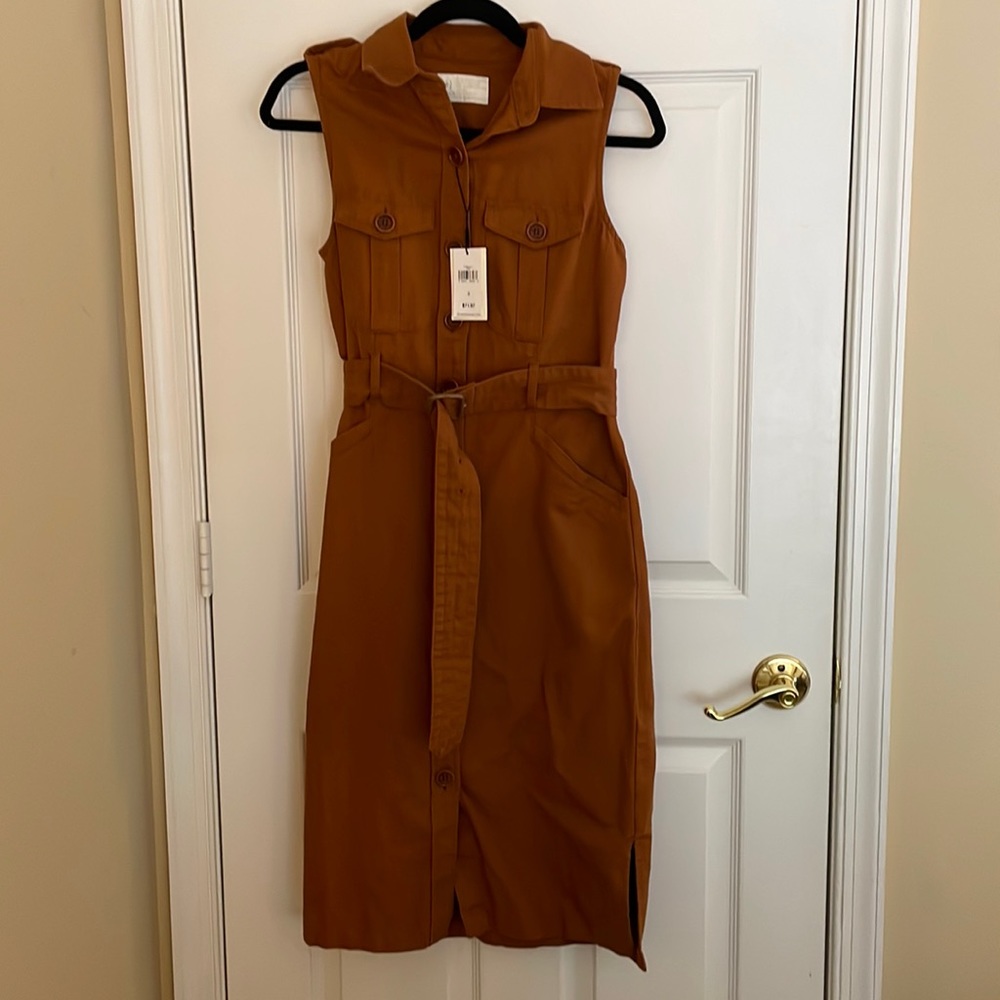 Midi sleeveless dress with belt